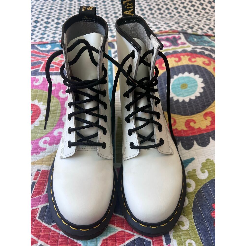 Dr. Martens 11821 1460 White & Black 8-Eye Boots Size: US 7 Ladies EU 38 - Picture 3 of 9